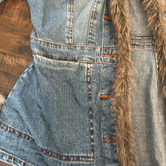 True Vintage Jean Jacket by XOXO Size M - Picture 3 of 6